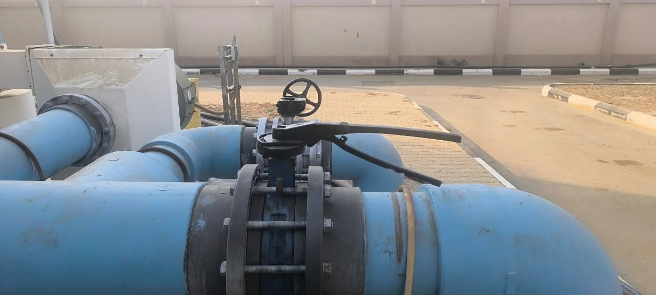 خطوط الأنابيب والصمامات